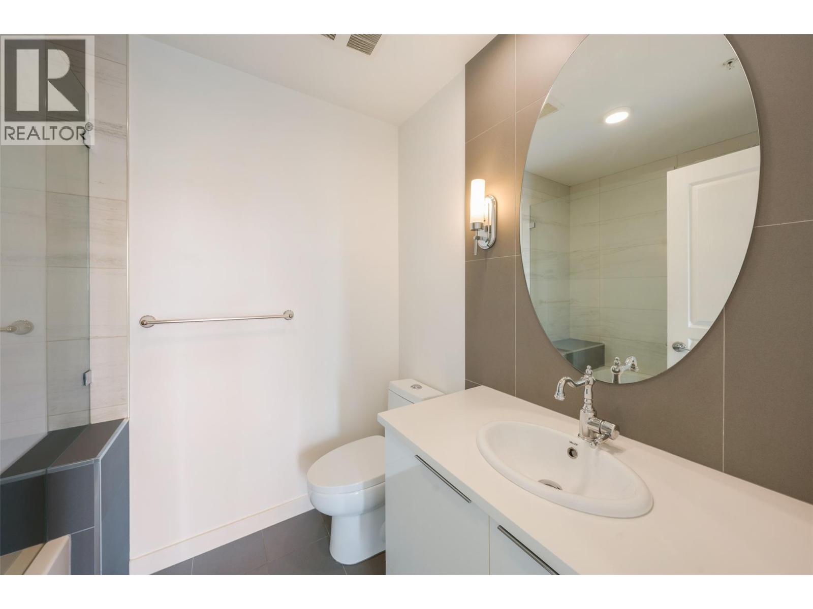 Photo 13 of 1151 Sunset Drive Unit 505, Kelowna BC