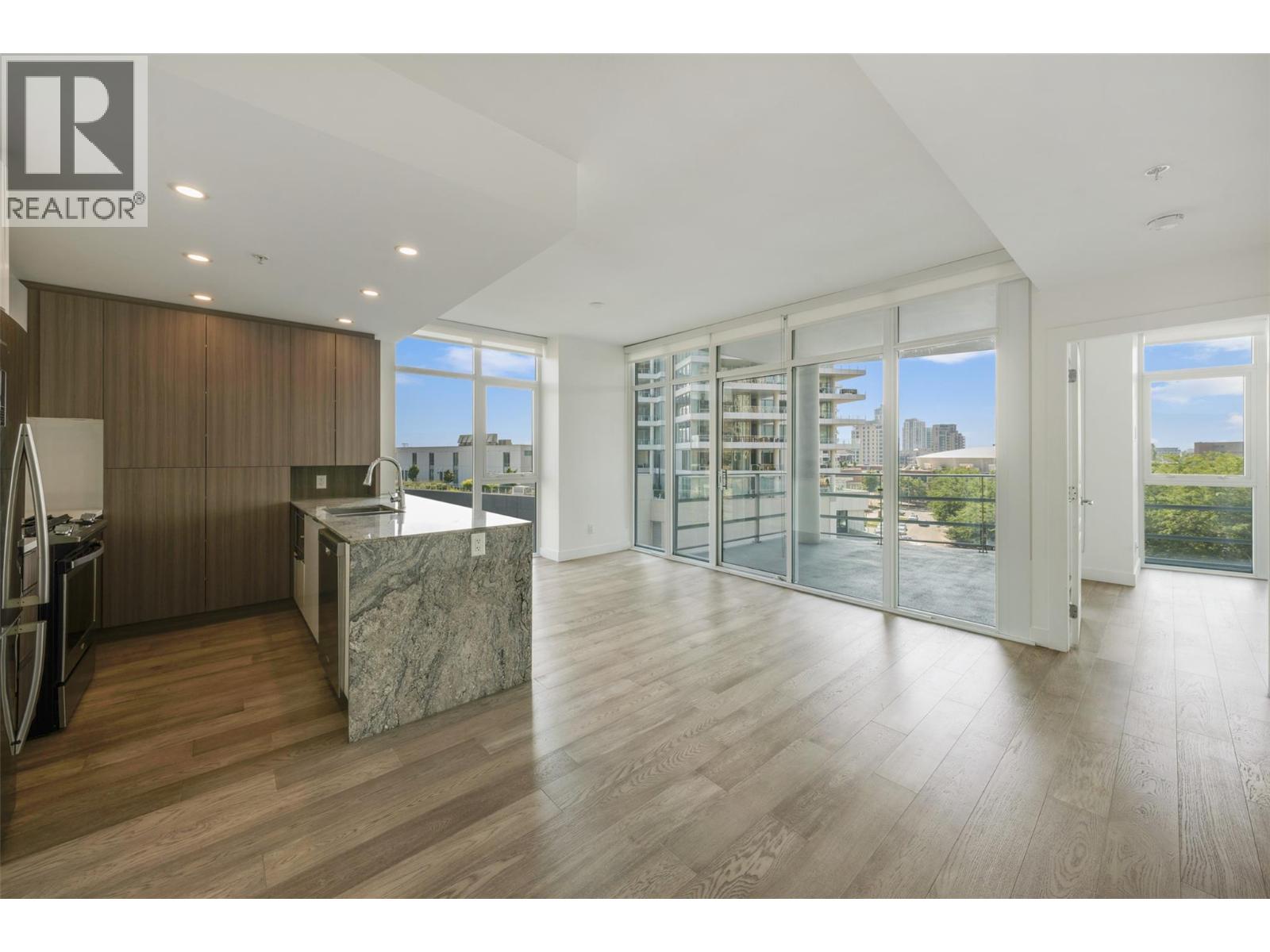 Photo 2 of 1151 Sunset Drive Unit 505, Kelowna BC