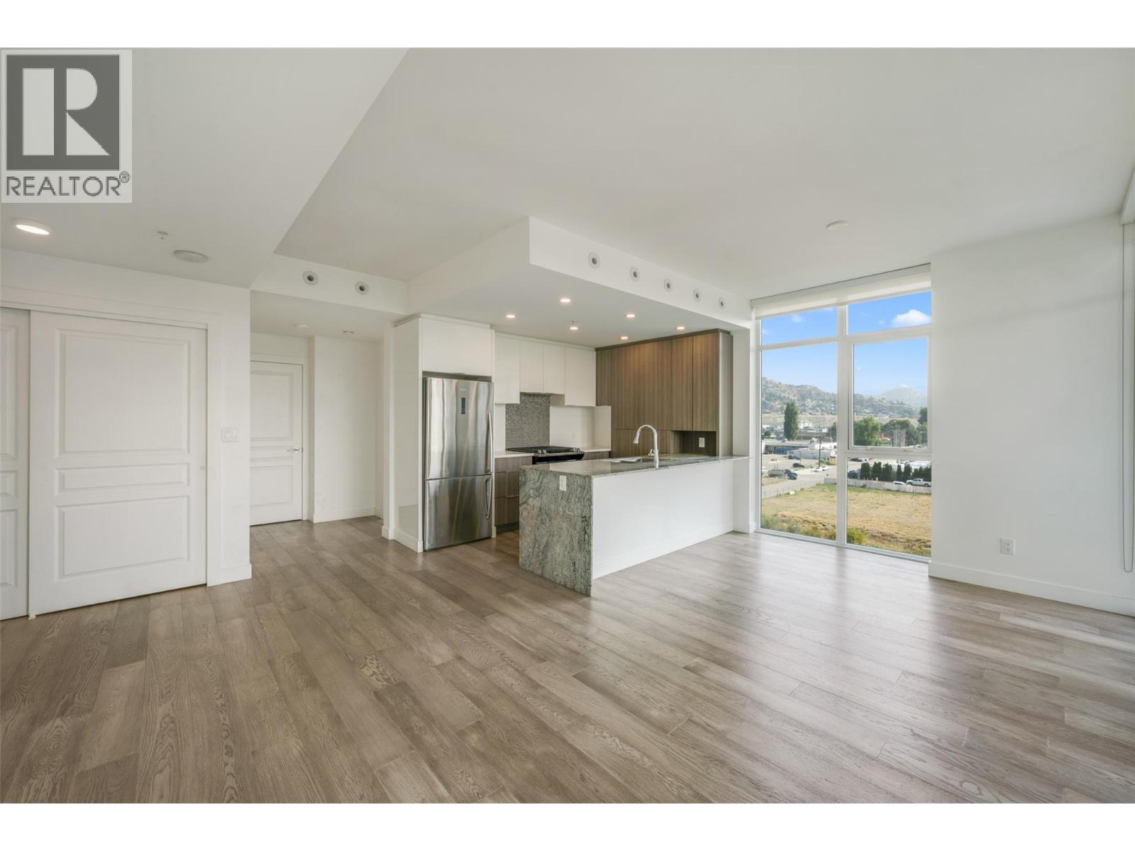 Photo 5 of 1151 Sunset Drive Unit 505, Kelowna BC