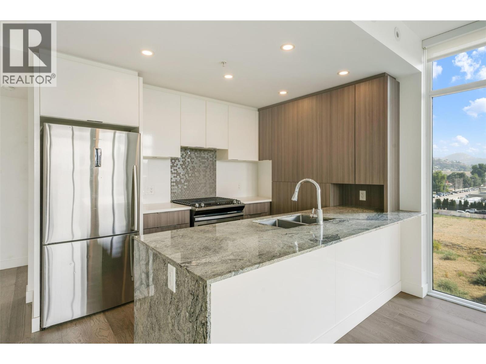 Photo 8 of 1151 Sunset Drive Unit 505, Kelowna BC