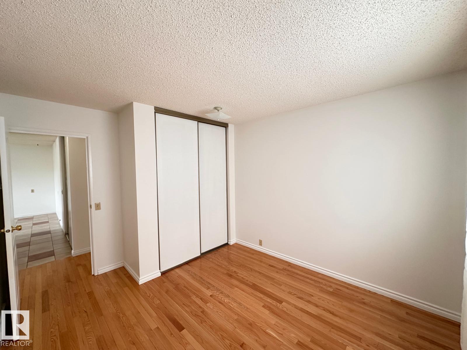 Photo 9 of 4120 135 Av Nw, Edmonton AB