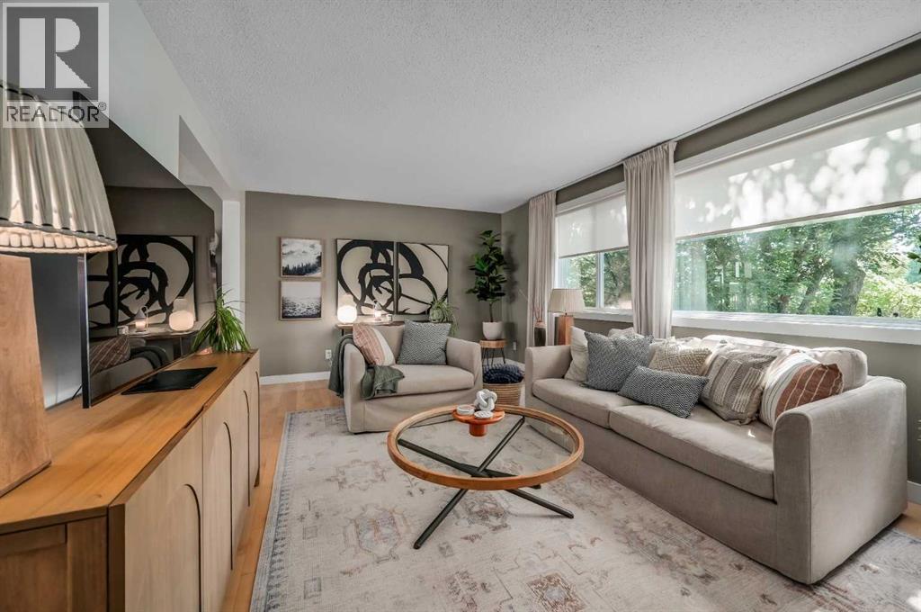 Single Family House for Sale in B  Avenue SW Kingsland Calgary 