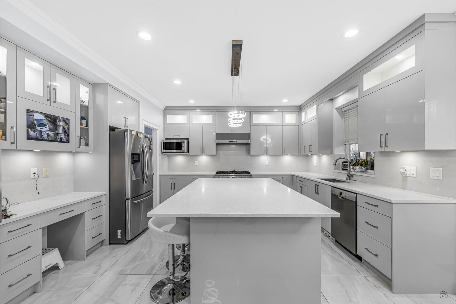 Photo 6 of 15039 69 Avenue, Surrey BC