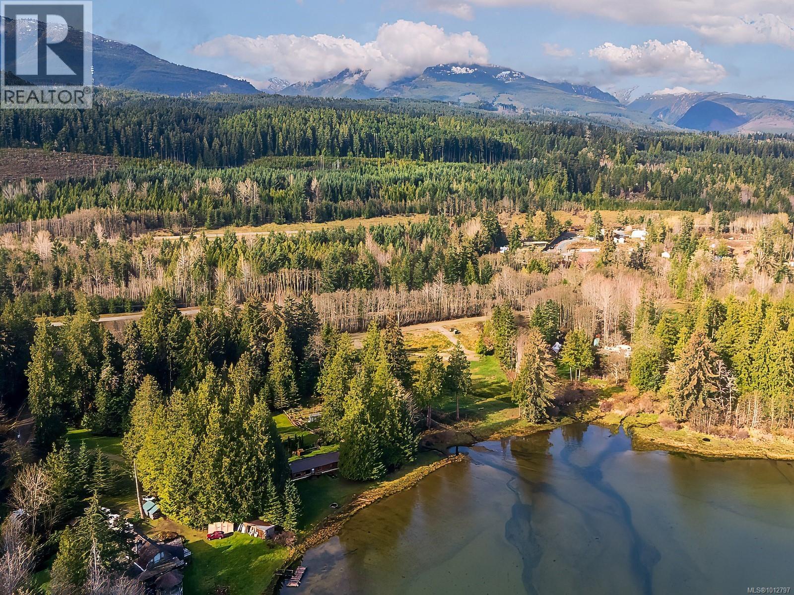 Photo 11 of 8460 Penny Lane, Fanny Bay BC