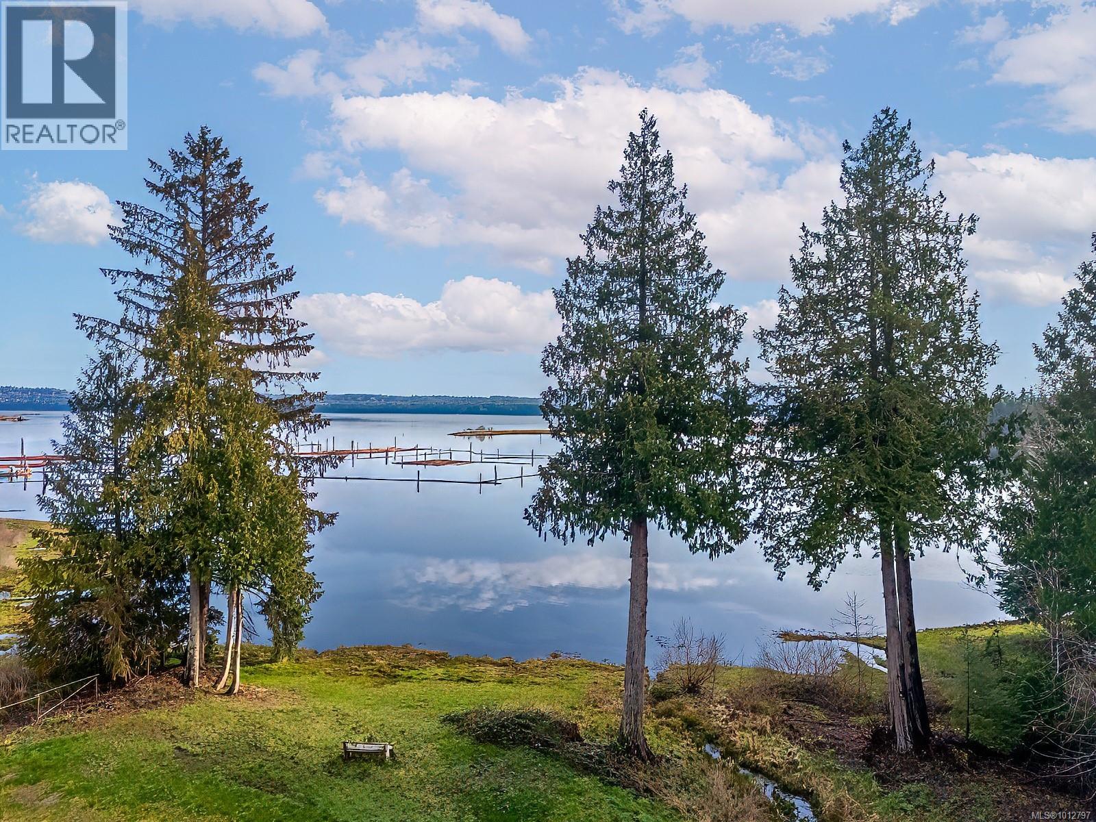 Photo 25 of 8460 Penny Lane, Fanny Bay BC
