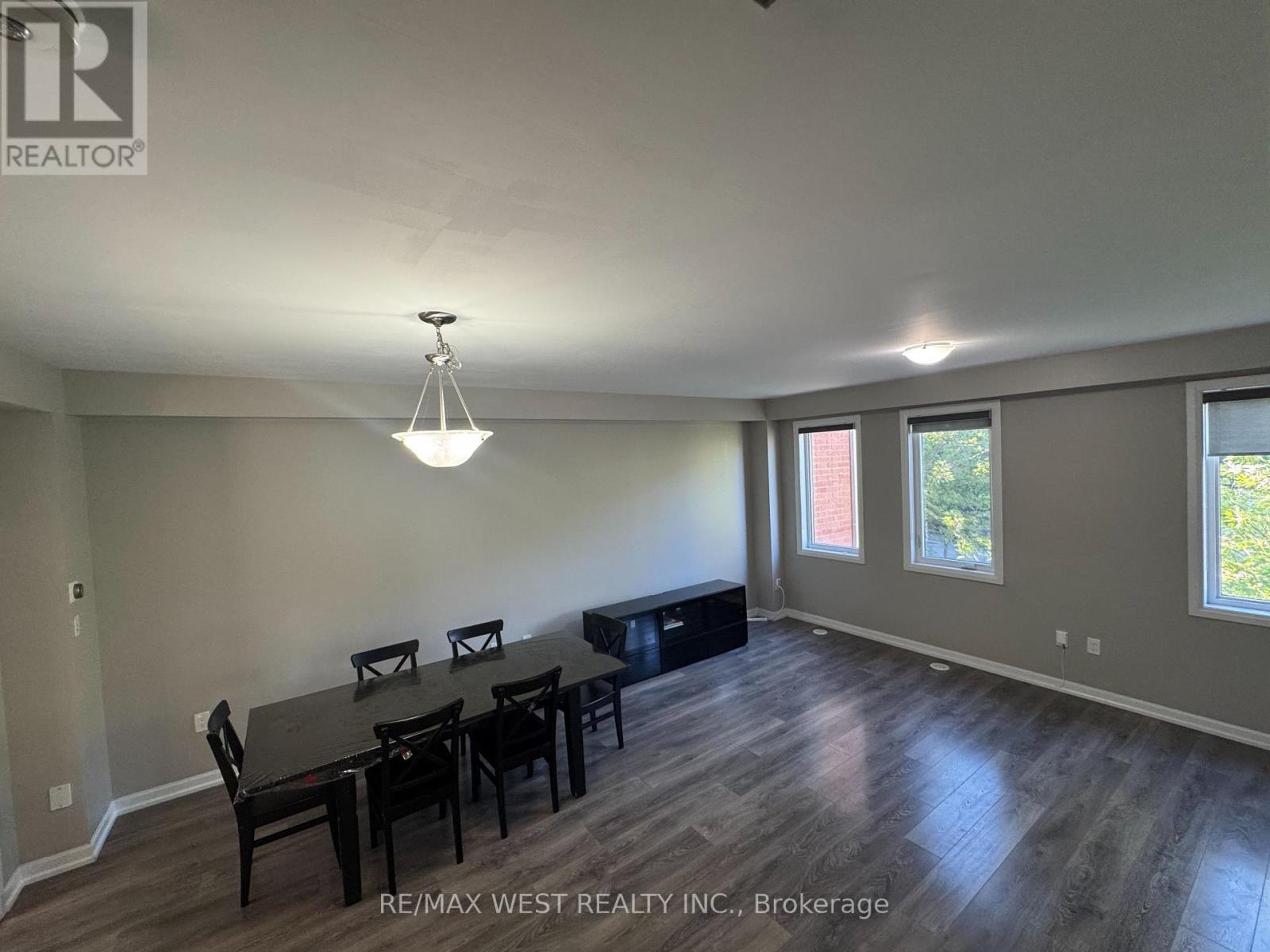 Photo 10 of 58 Heron Park Place, Toronto ON