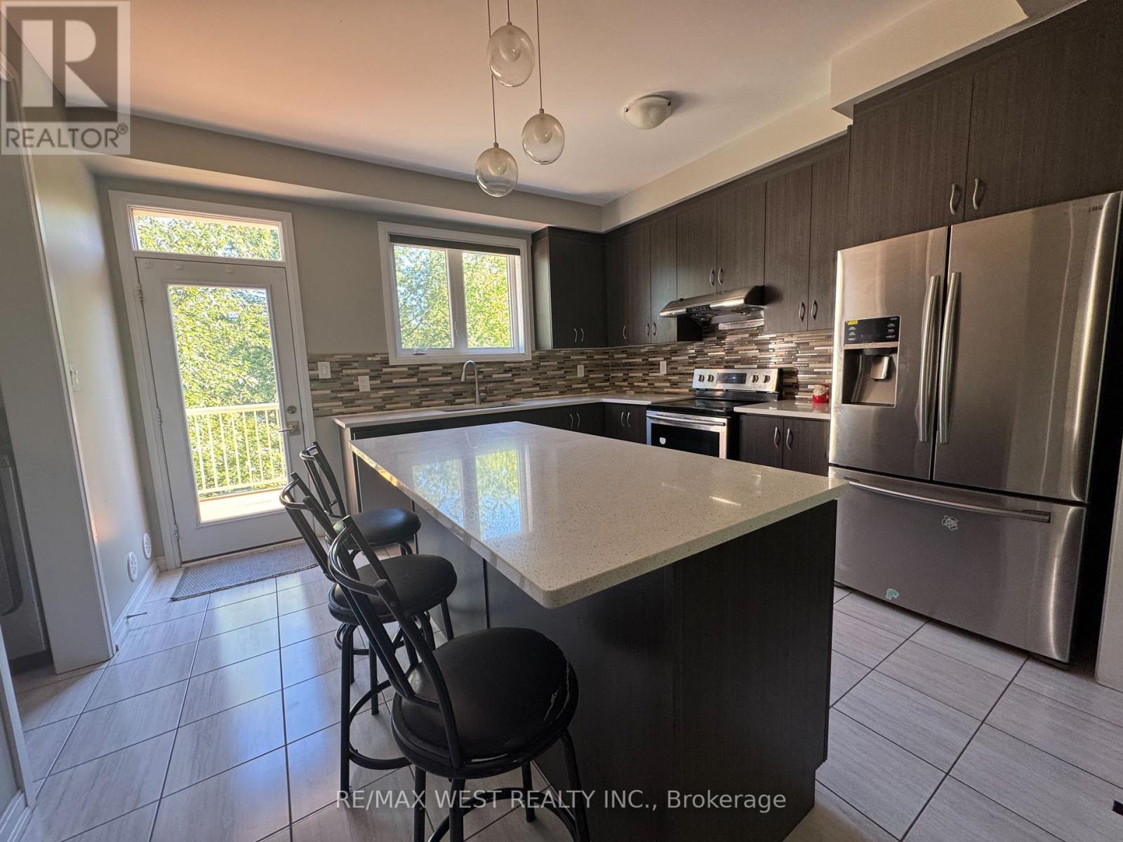 Photo 11 of 58 Heron Park Place, Toronto ON