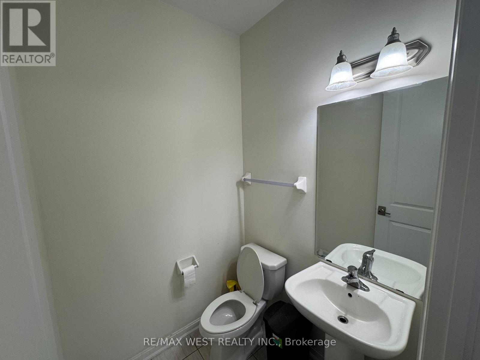 Photo 17 of 58 Heron Park Place, Toronto ON