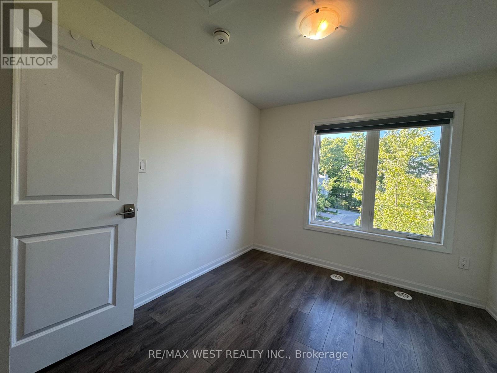 Photo 26 of 58 Heron Park Place, Toronto ON