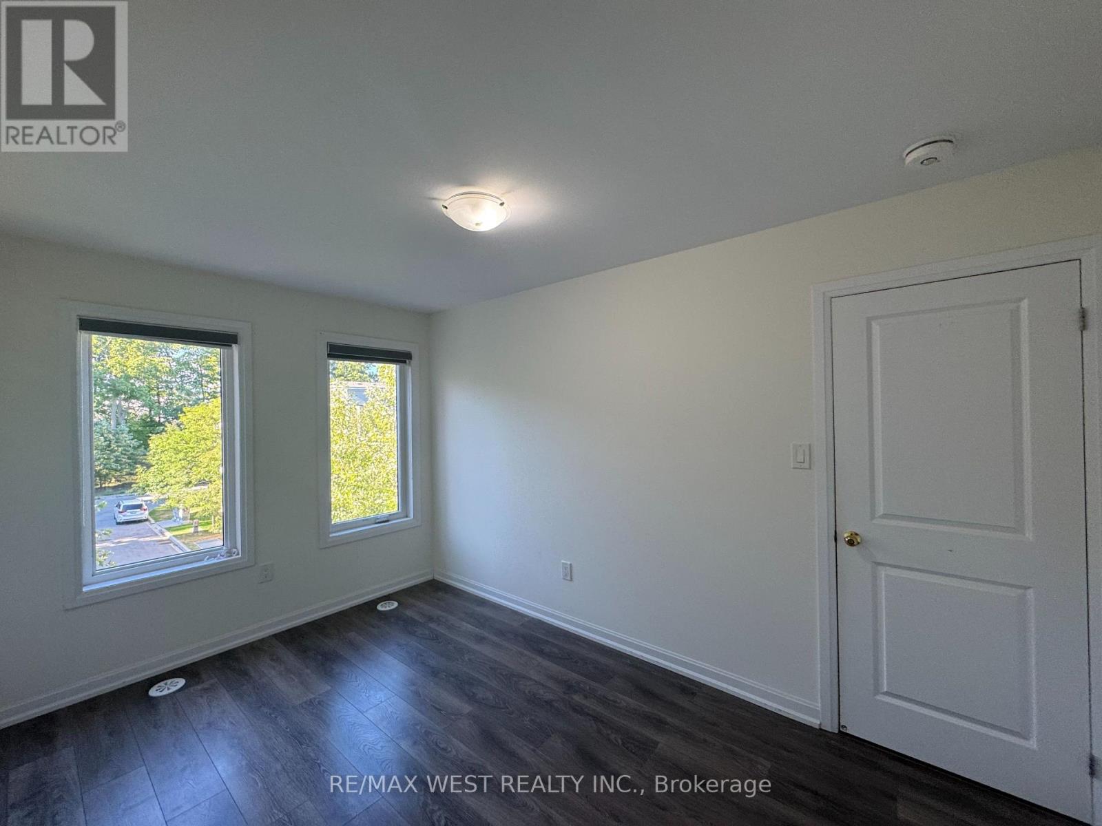 Photo 31 of 58 Heron Park Place, Toronto ON