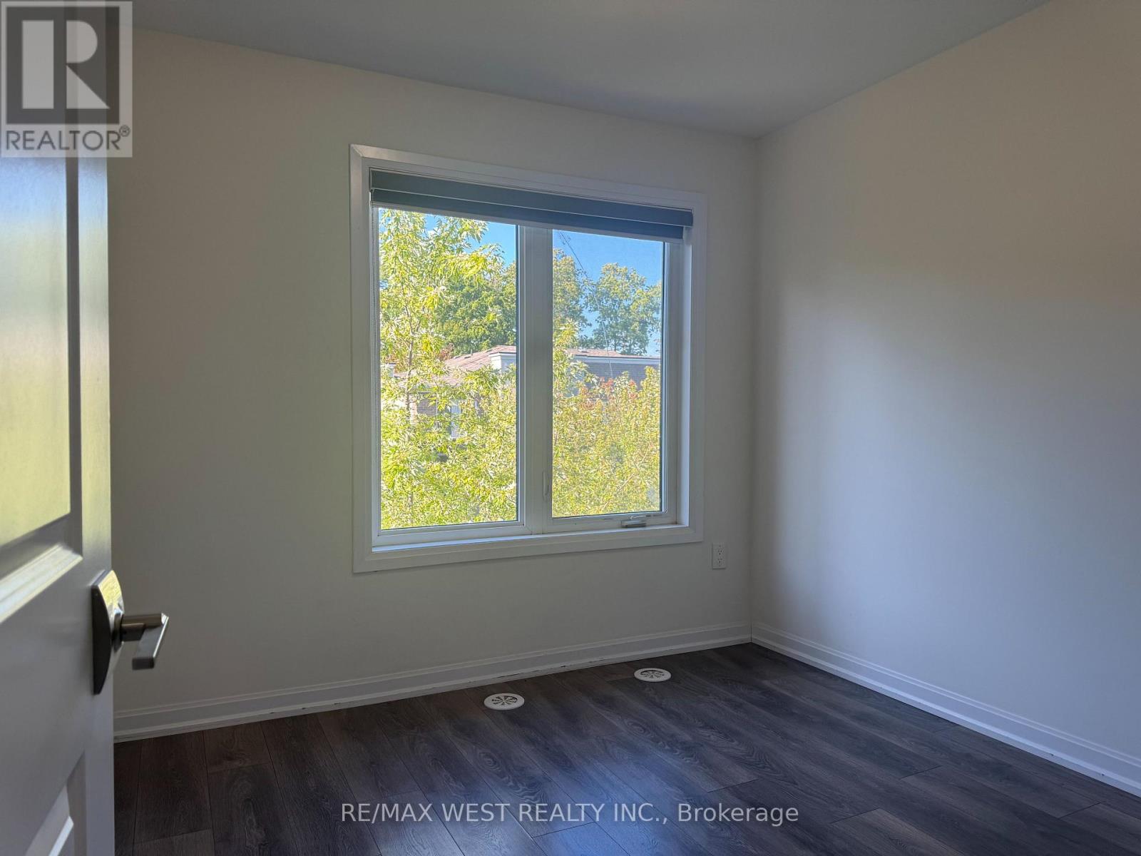 Photo 24 of 58 Heron Park Place, Toronto ON