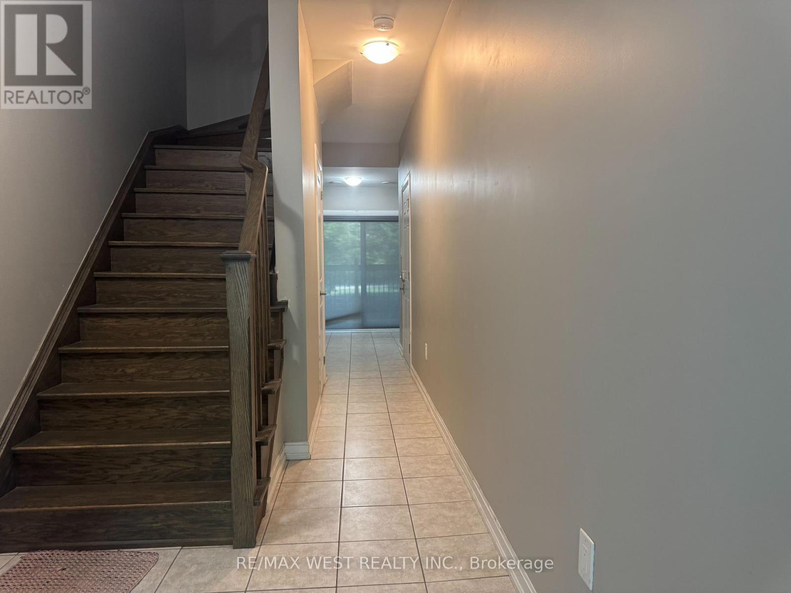 Photo 4 of 58 Heron Park Place, Toronto ON