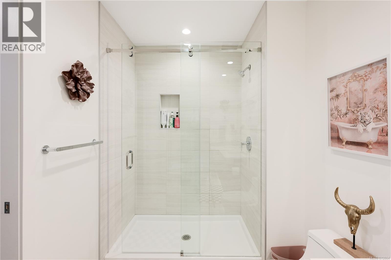 Photo 35 of 402 2000 Hannington Rd, Langford BC