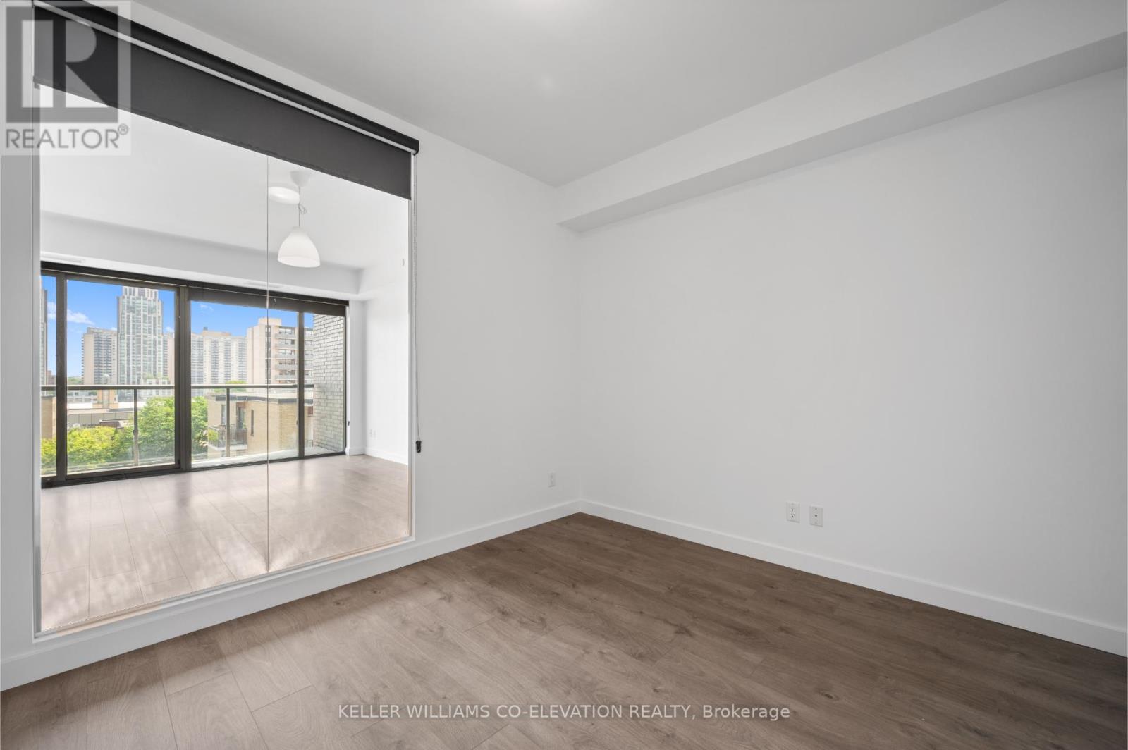 Photo 10 of 707 109 Vaughan Road, Toronto ON