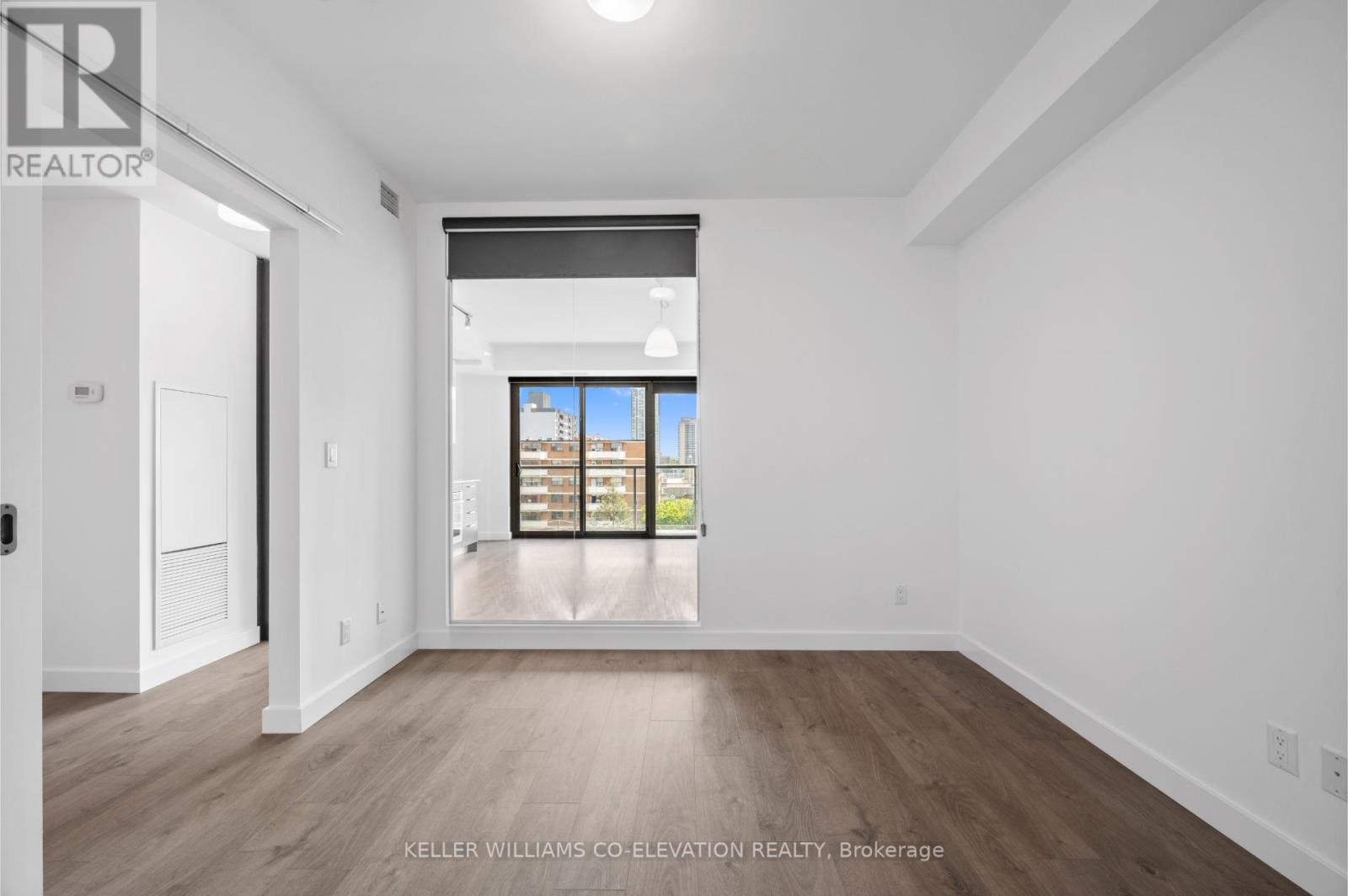 Photo 11 of 707 109 Vaughan Road, Toronto ON