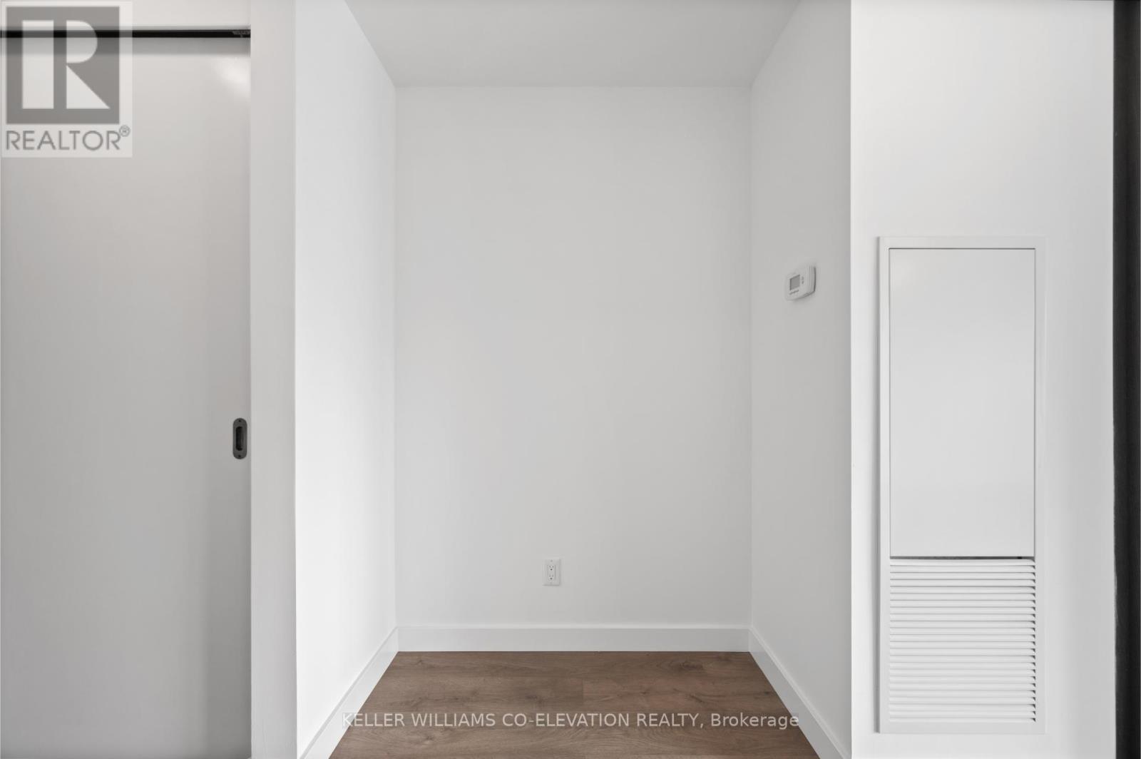 Photo 12 of 707 109 Vaughan Road, Toronto ON
