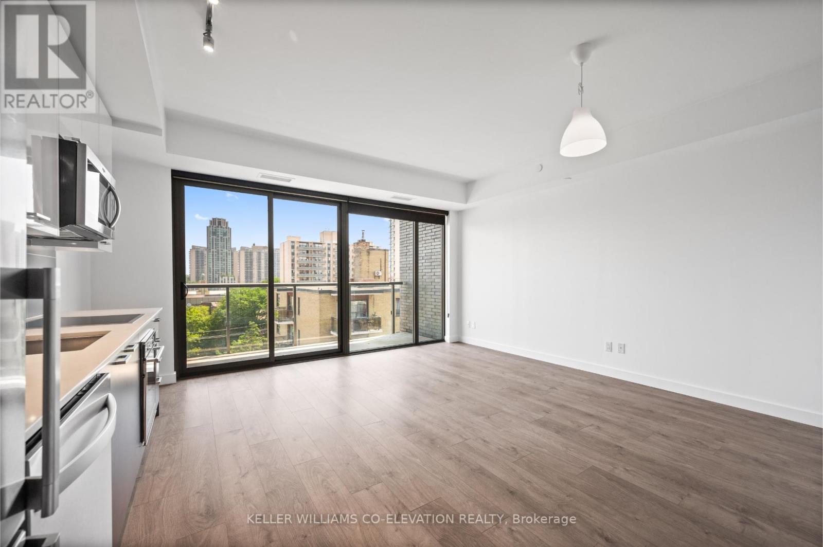 Photo 3 of 707 109 Vaughan Road, Toronto ON