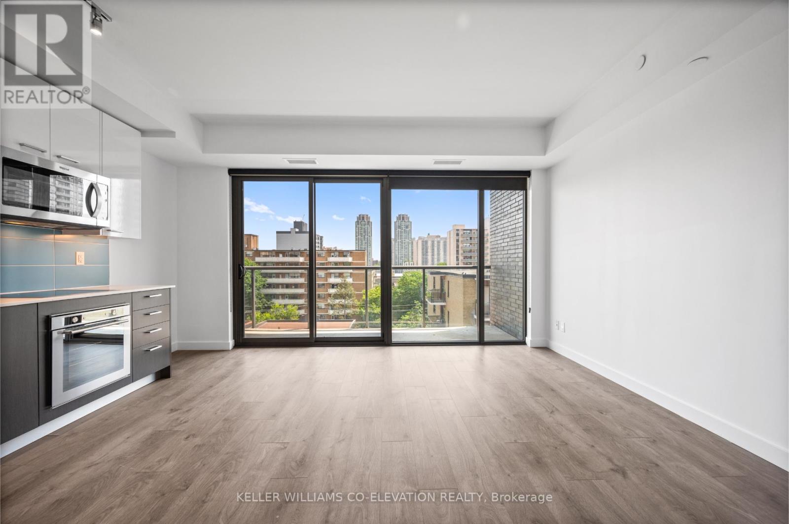 Photo 4 of 707 109 Vaughan Road, Toronto ON