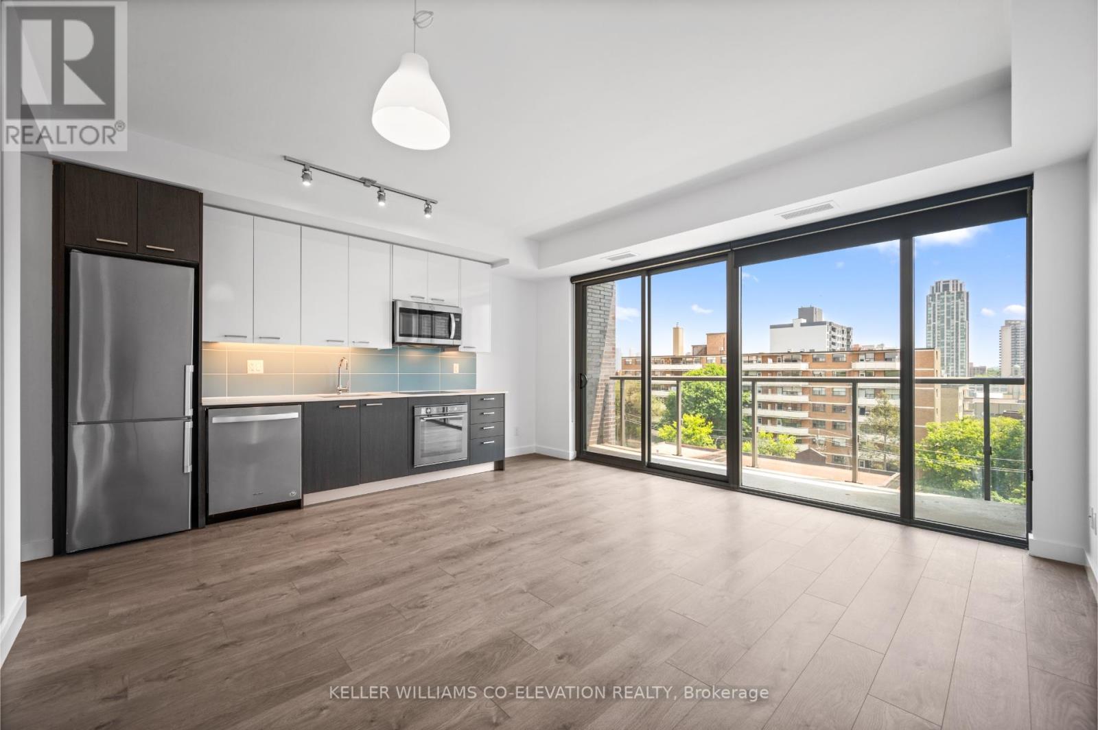 Photo 5 of 707 109 Vaughan Road, Toronto ON