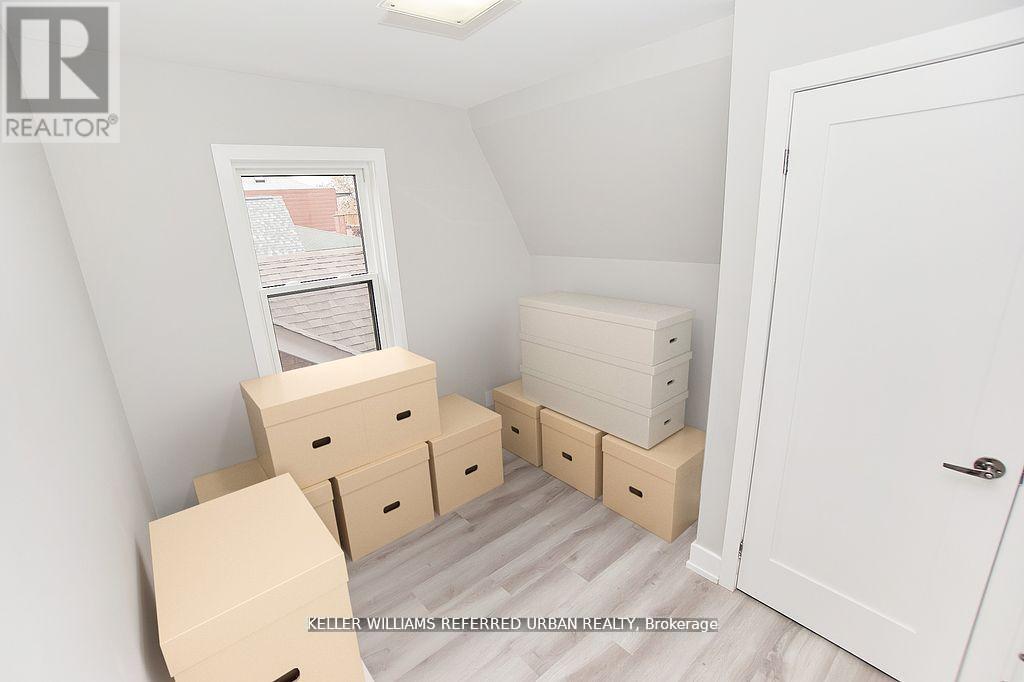 Photo 4 of Upper 911 Dovercourt Road, Toronto ON