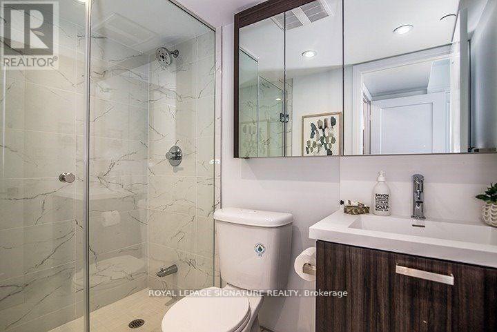Photo 8 of 3502 18 Erskine Avenue, Toronto ON