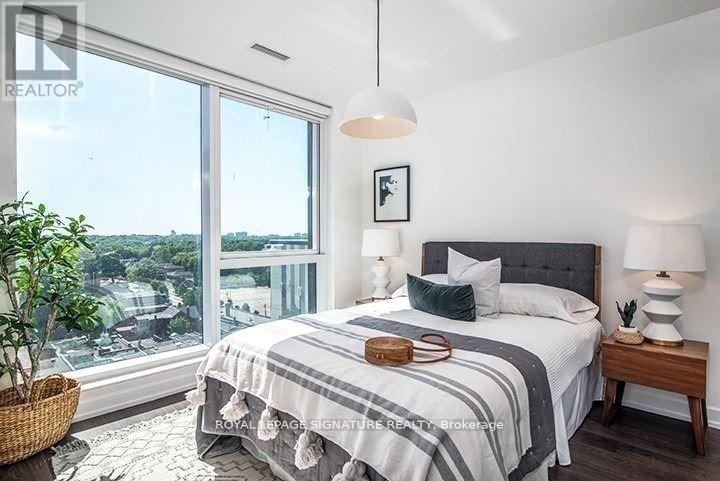 Photo 9 of 3502 18 Erskine Avenue, Toronto ON