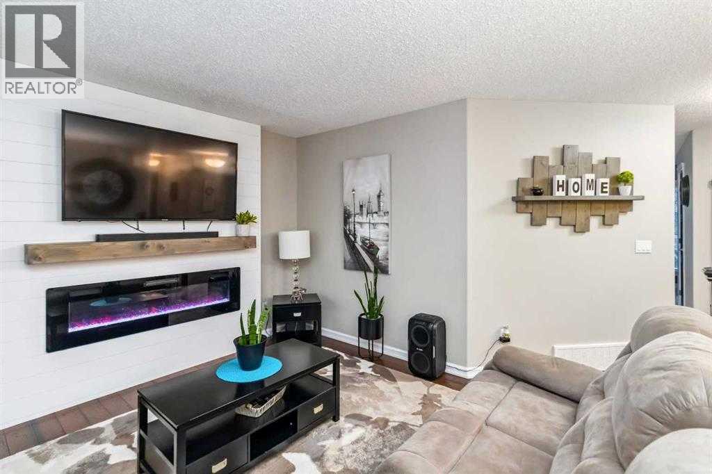 Photo 2 of 143 Breukel Crescent, Fort Mcmurray AB
