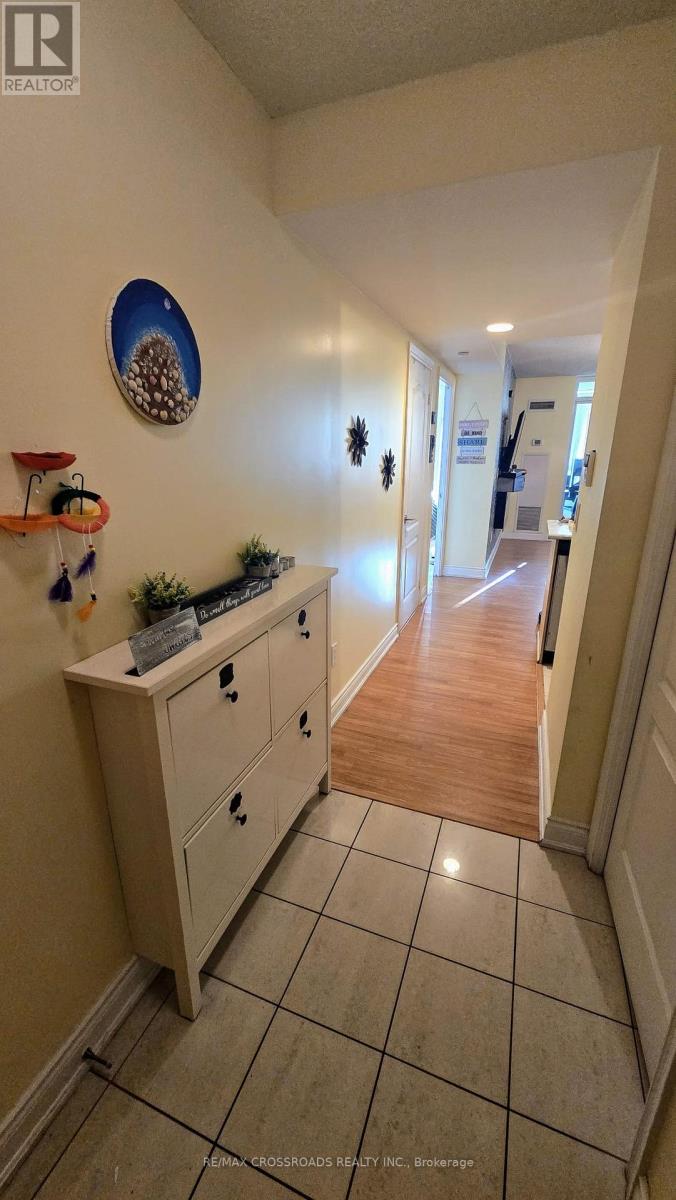 Photo 4 of 908 50 Brian Harrison Way, Toronto ON