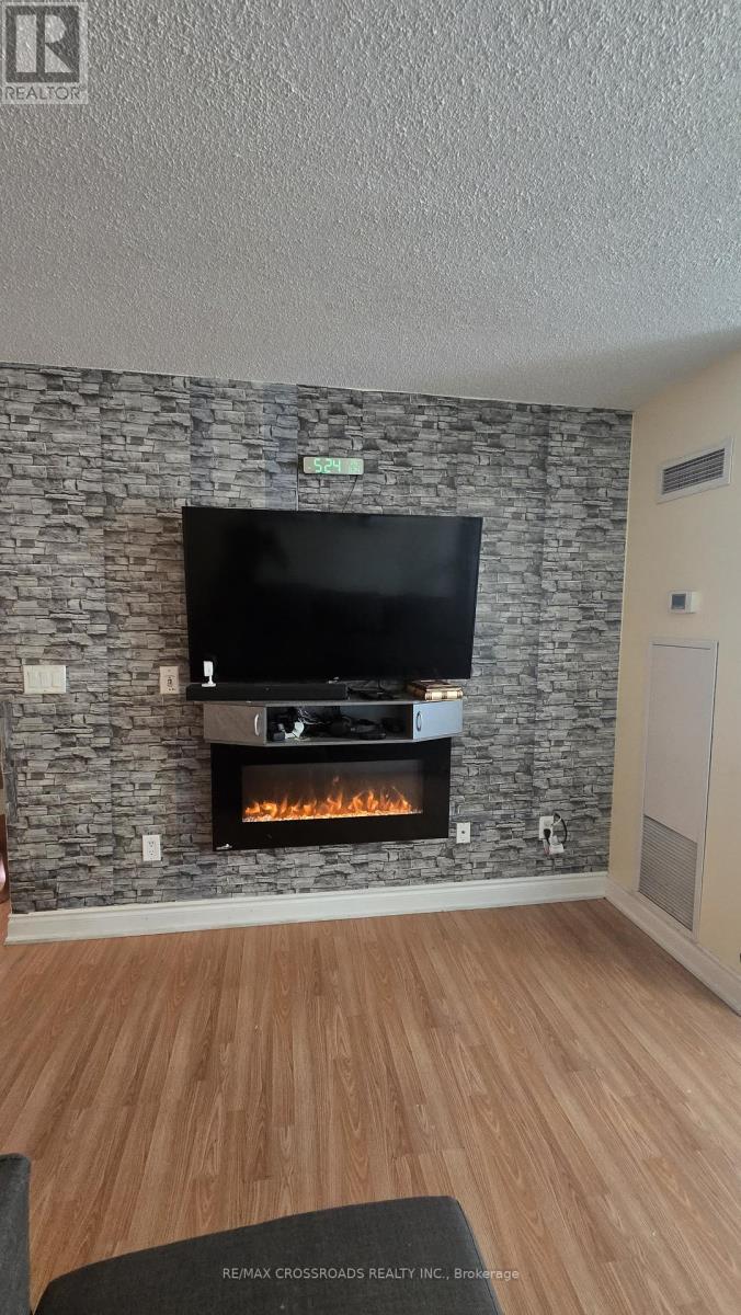 Photo 5 of 908 50 Brian Harrison Way, Toronto ON