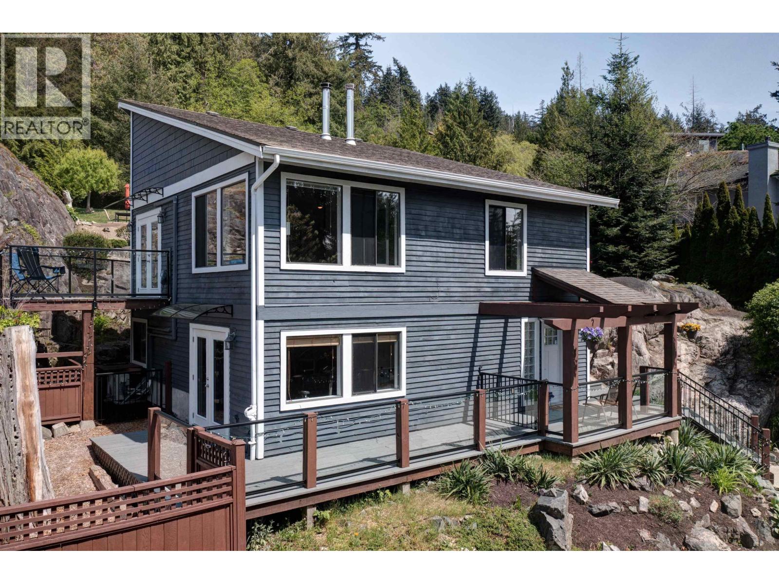 8362 REDROOFFS ROAD, Halfmoon Bay