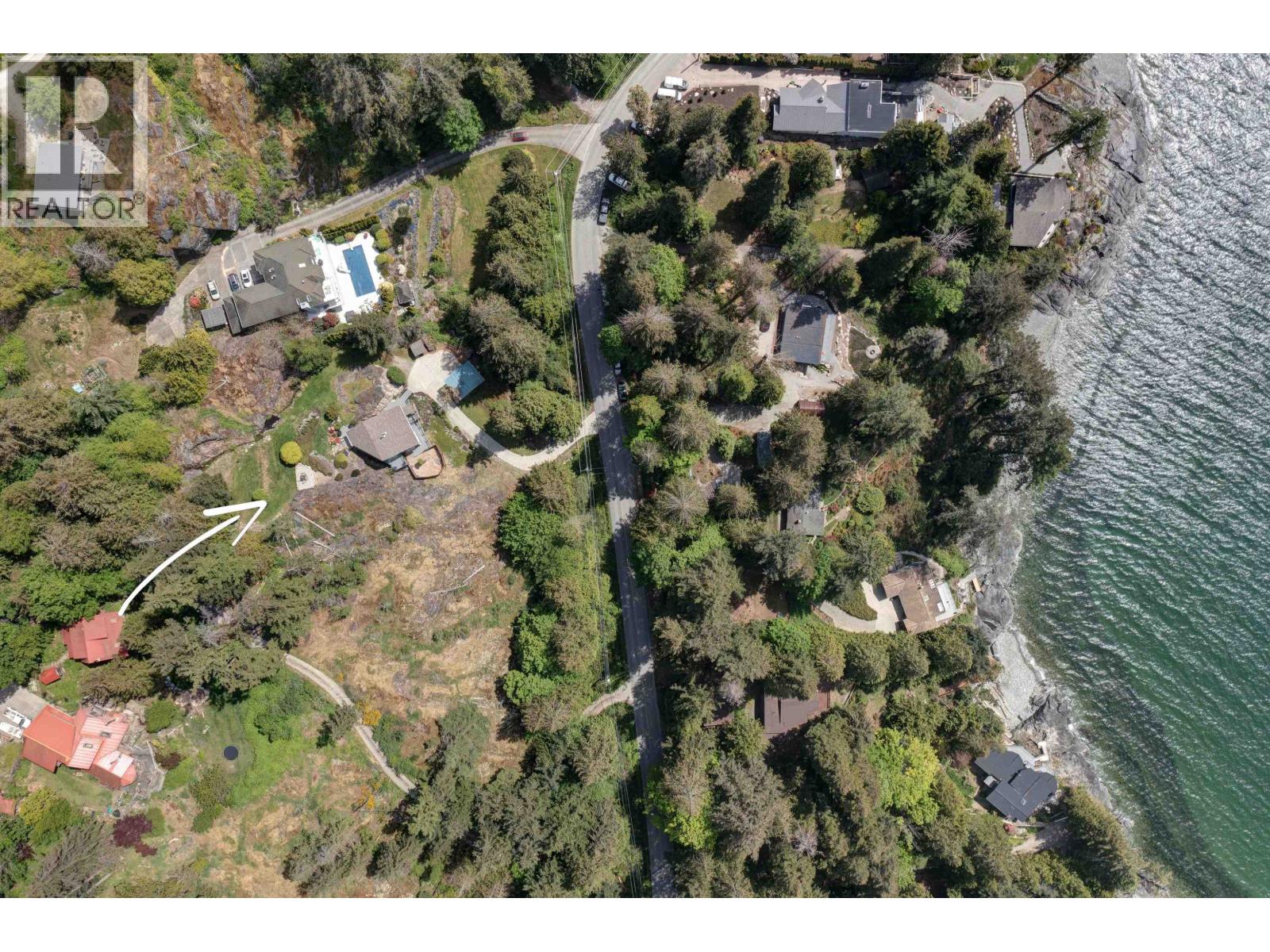 8362 REDROOFFS ROAD, Halfmoon Bay