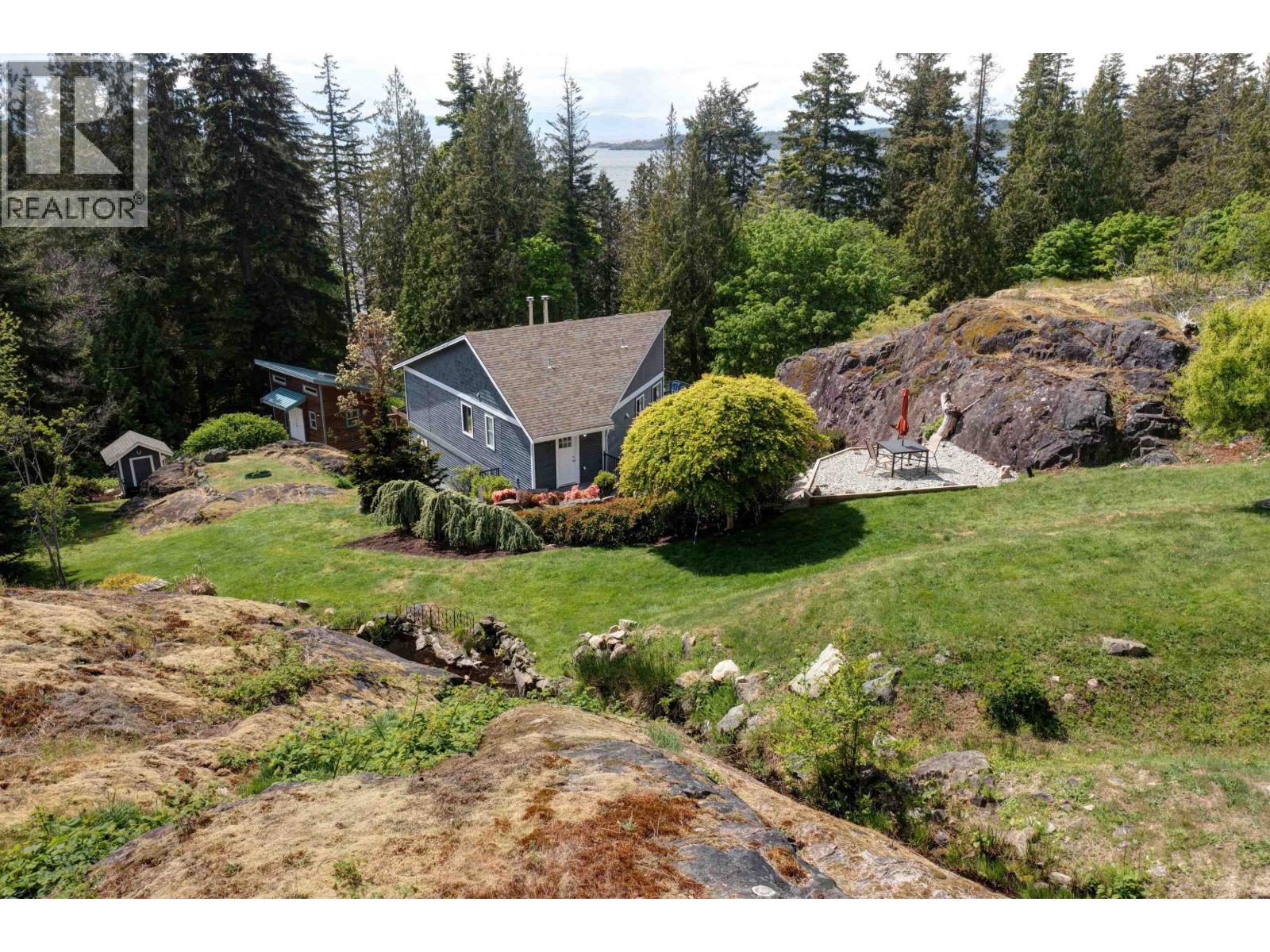 8362 REDROOFFS ROAD, Halfmoon Bay