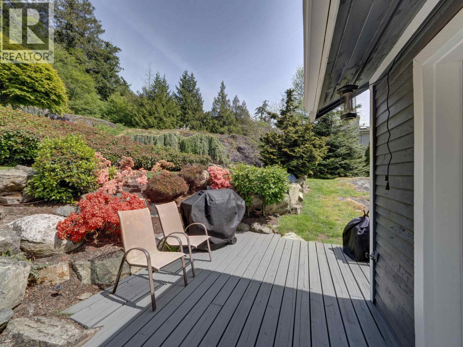 8362 REDROOFFS ROAD, Halfmoon Bay