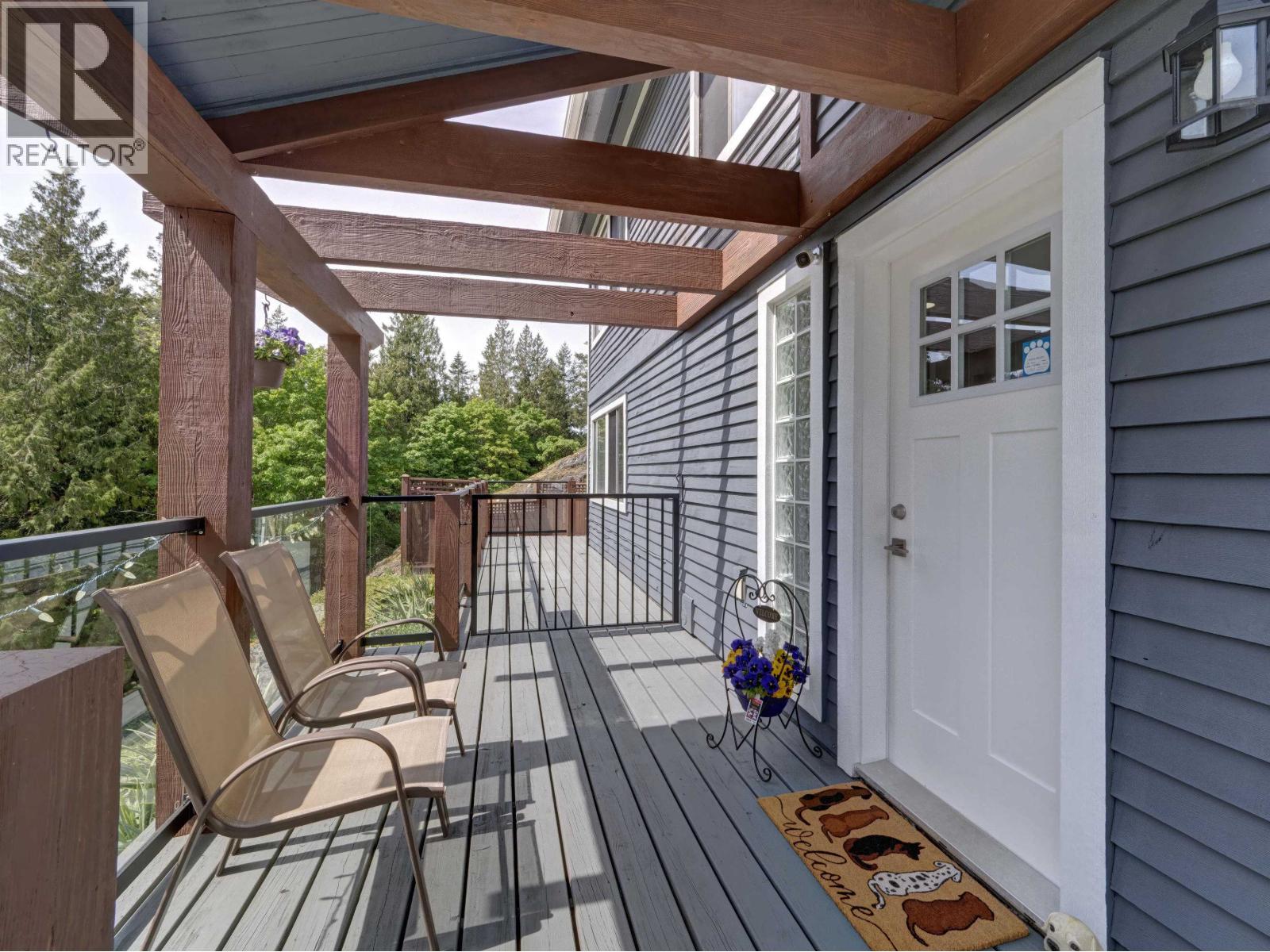 8362 REDROOFFS ROAD, Halfmoon Bay