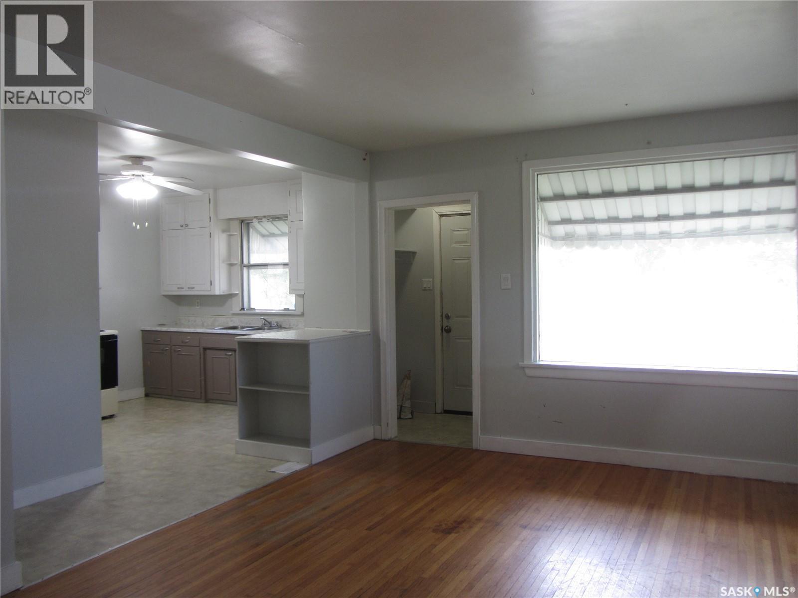 Photo 3 of 606 Balmoral Street, Saskatoon SK