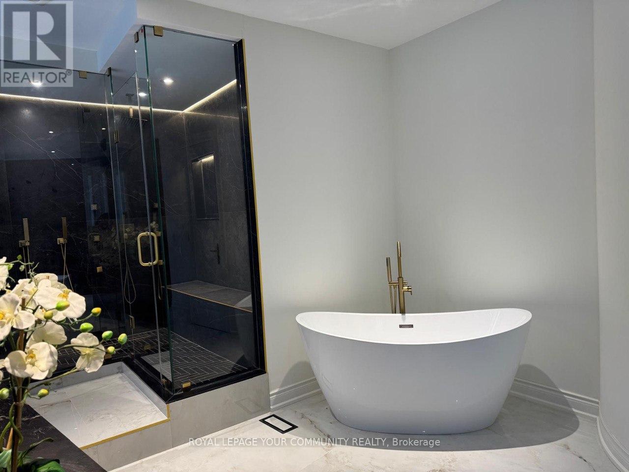 Photo 23 of 76 Silver Fox Place, Vaughan ON