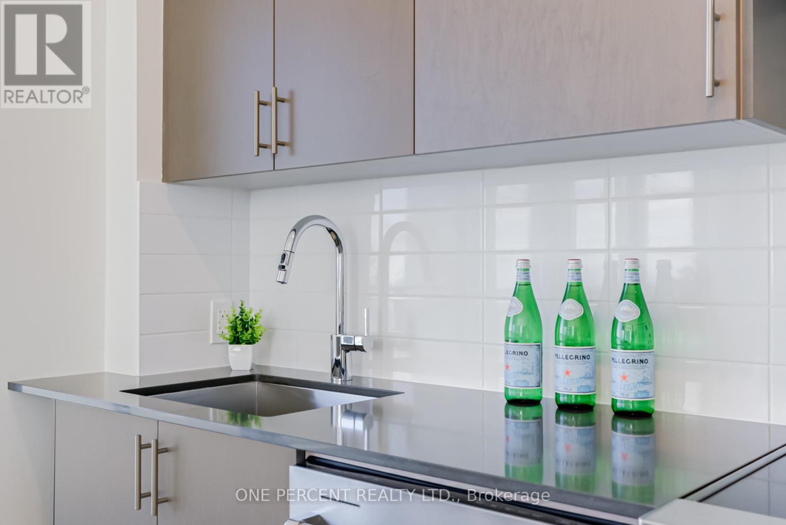 Photo 11 of 1910 8960 Jane Street, Vaughan ON
