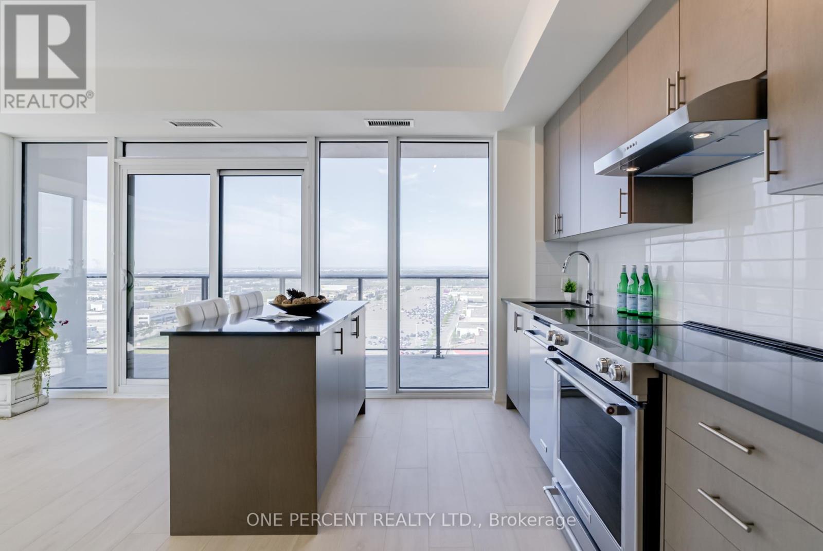 Photo 13 of 1910 8960 Jane Street, Vaughan ON