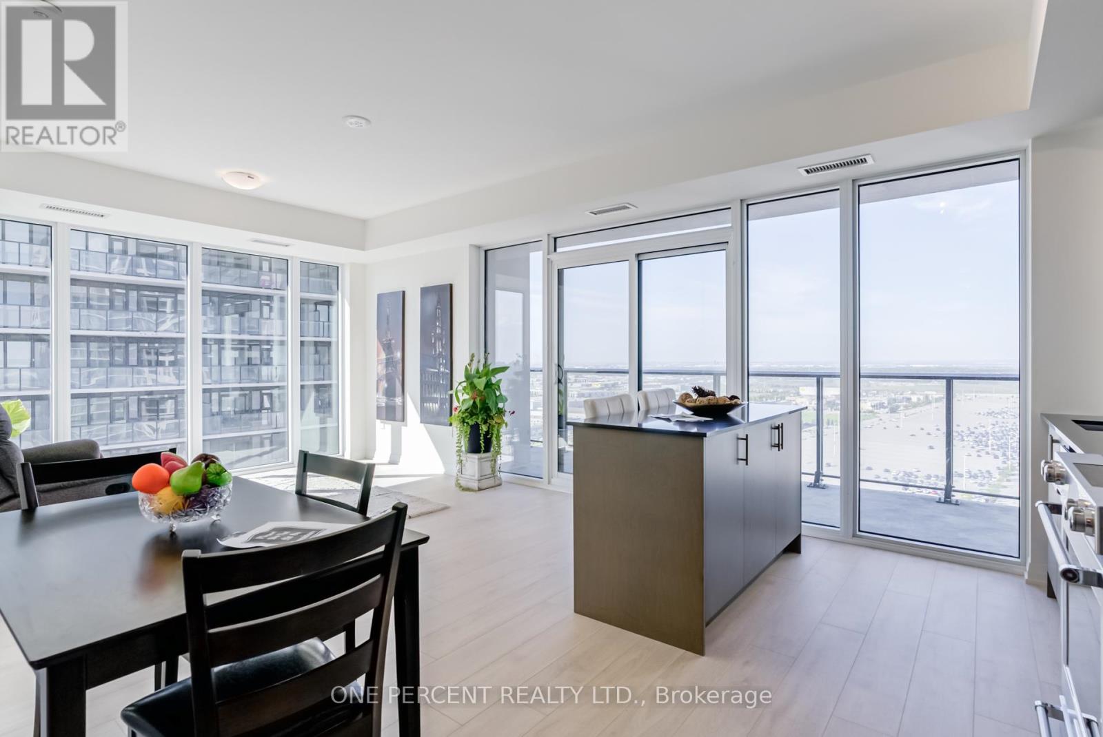 Photo 7 of 1910 8960 Jane Street, Vaughan ON