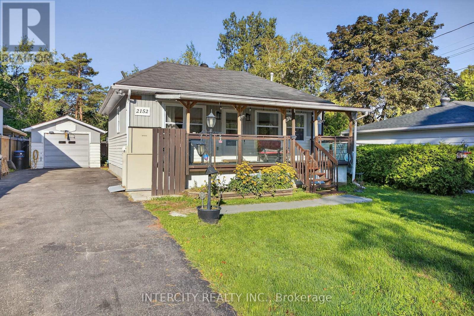 Photo 2 of 2152 25 Side Road, Innisfil ON