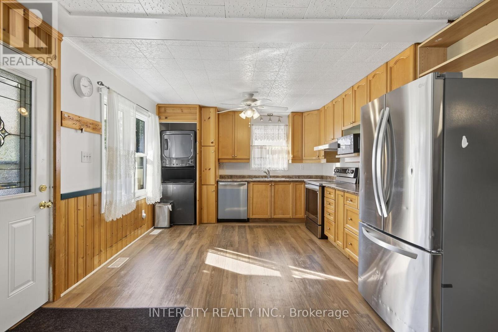 Photo 7 of 2152 25 Side Road, Innisfil ON