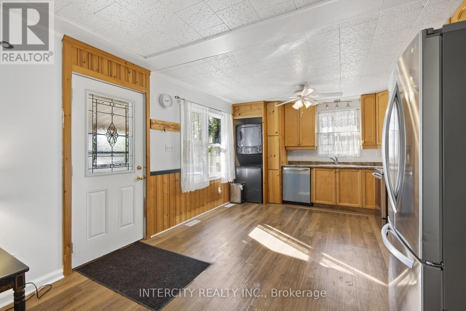 Photo 8 of 2152 25 Side Road, Innisfil ON