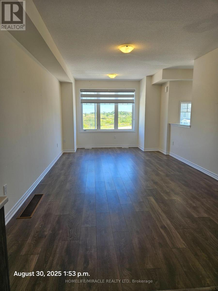 Photo 5 of 30 Lana Circle, Wasaga Beach ON