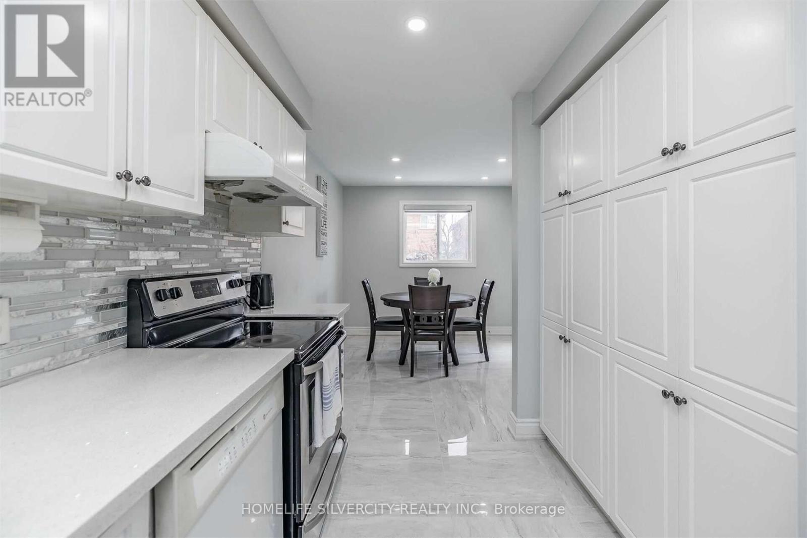 Photo 16 of 39 Summerdale Crescent, Brampton ON