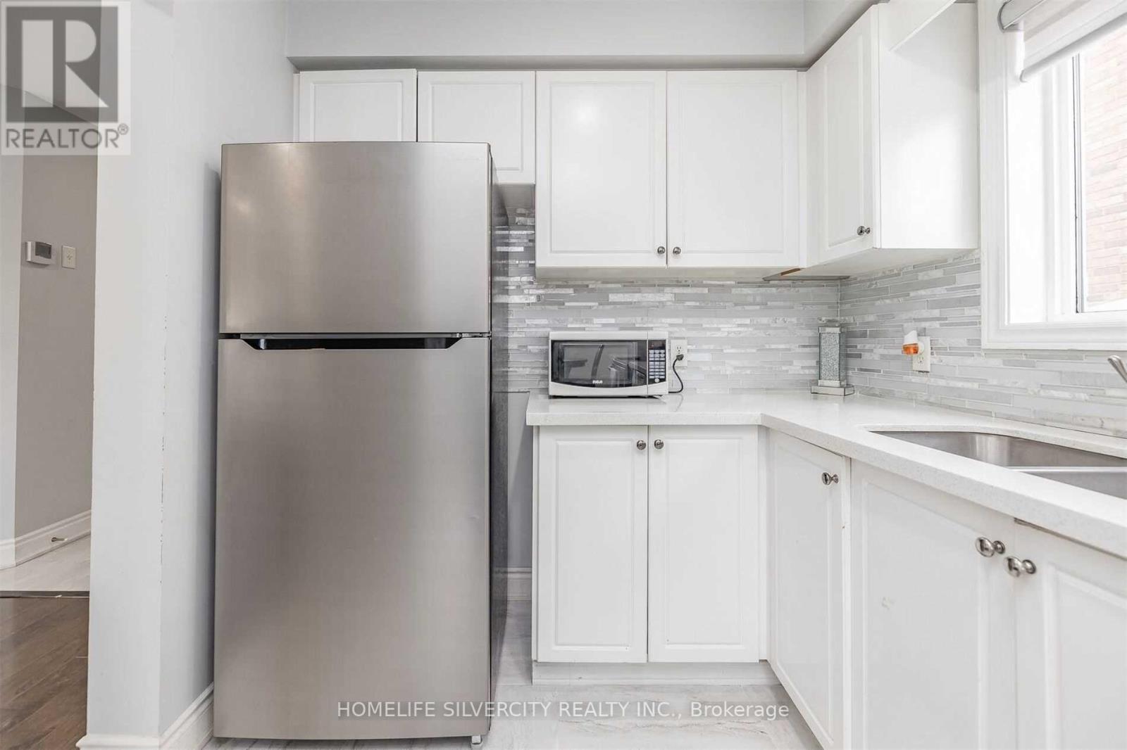Photo 17 of 39 Summerdale Crescent, Brampton ON
