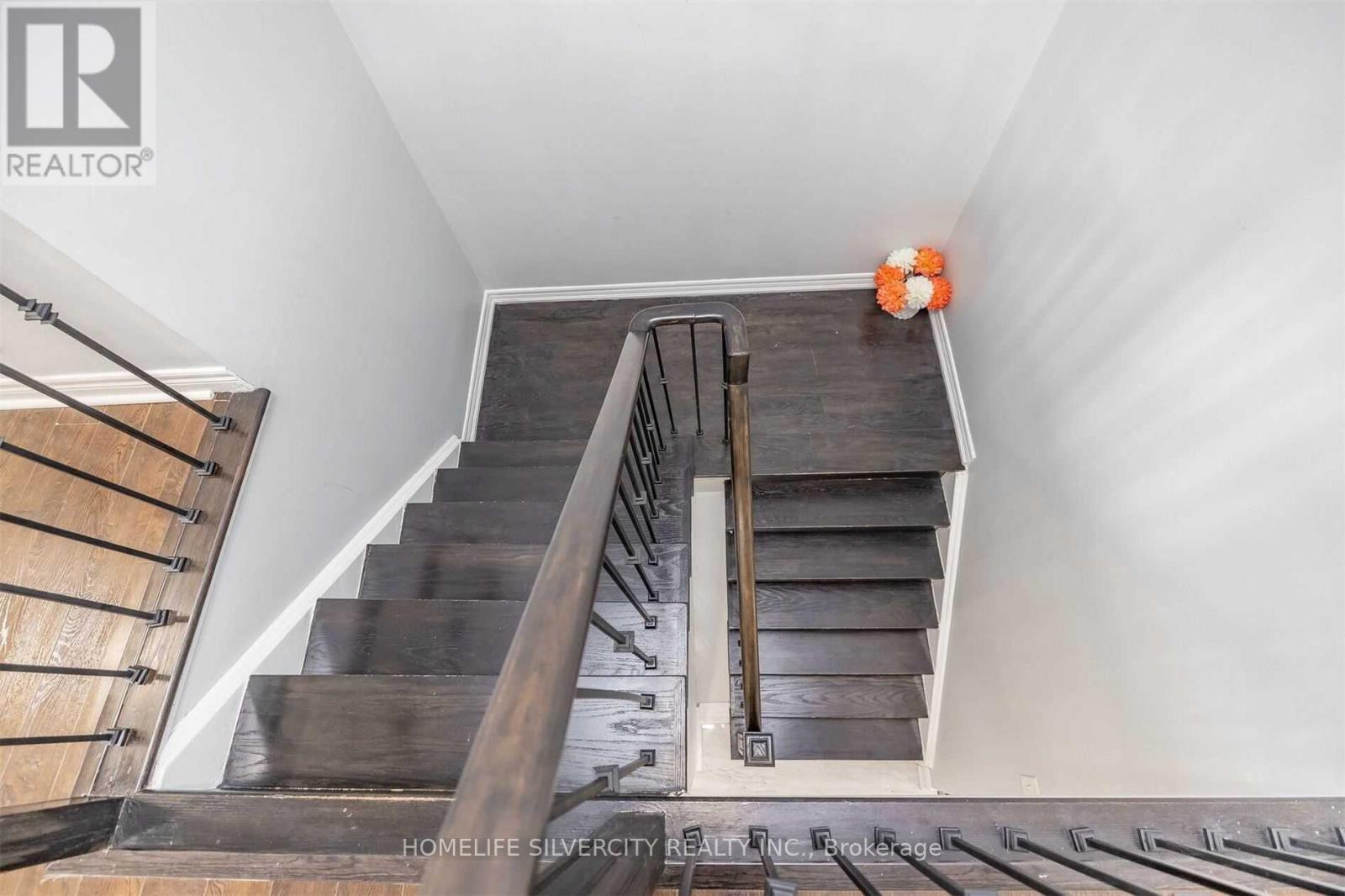 Photo 19 of 39 Summerdale Crescent, Brampton ON