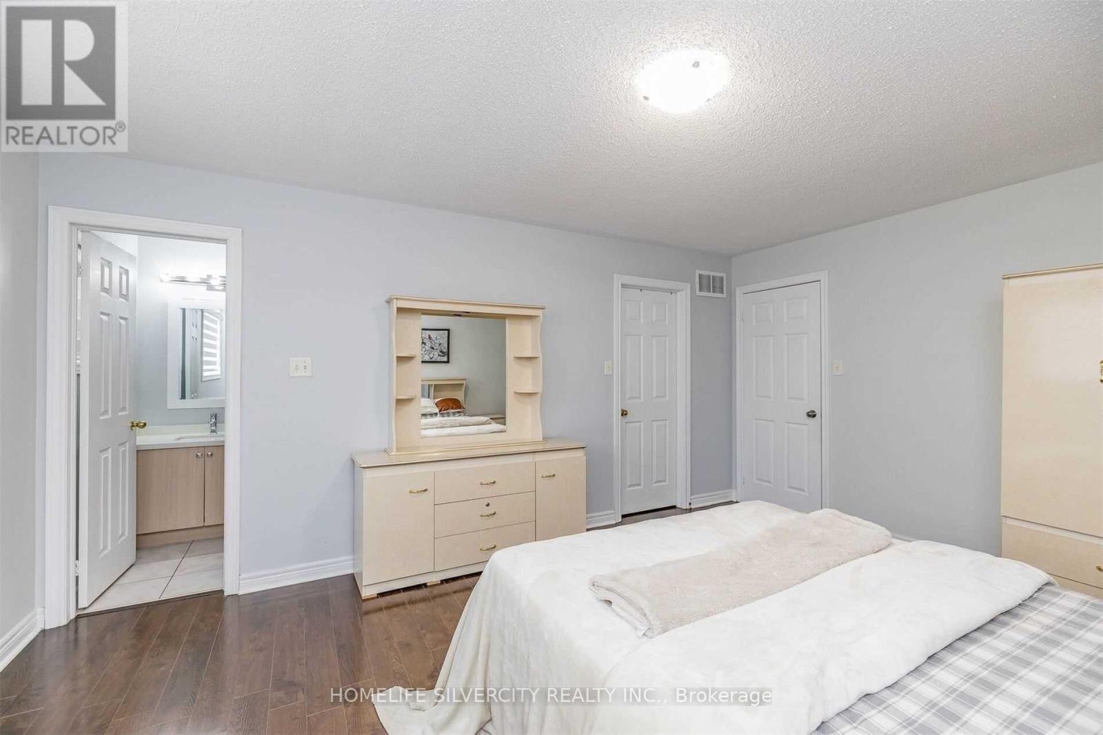 Photo 22 of 39 Summerdale Crescent, Brampton ON