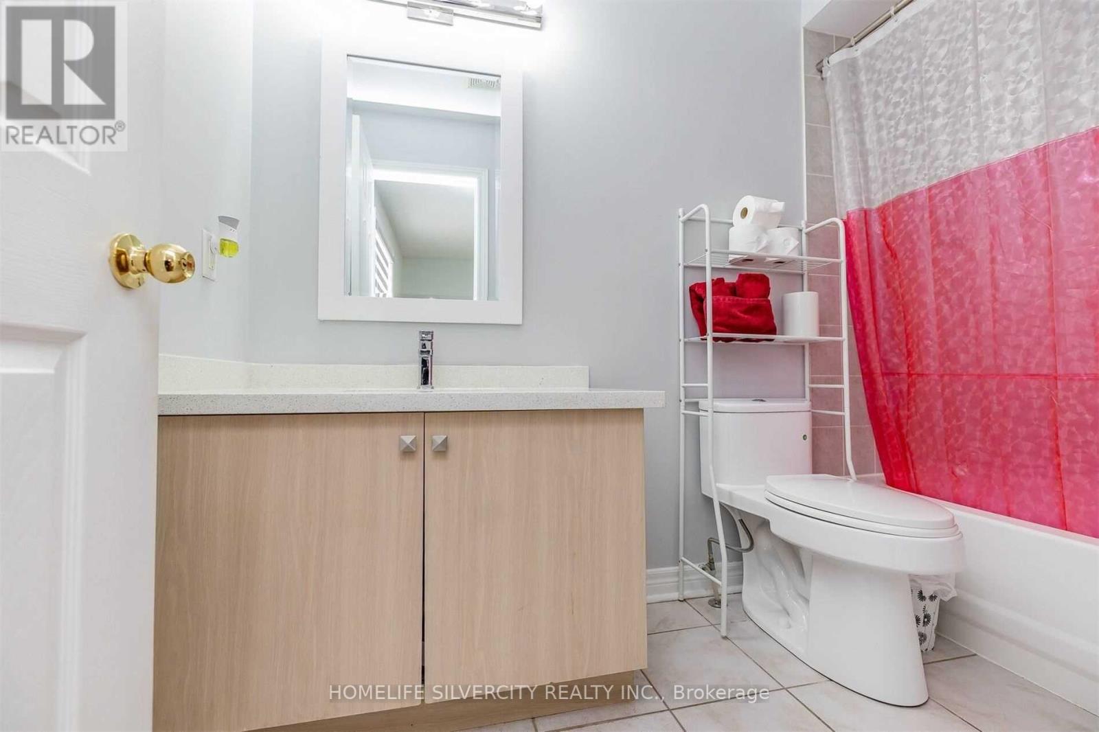 Photo 23 of 39 Summerdale Crescent, Brampton ON