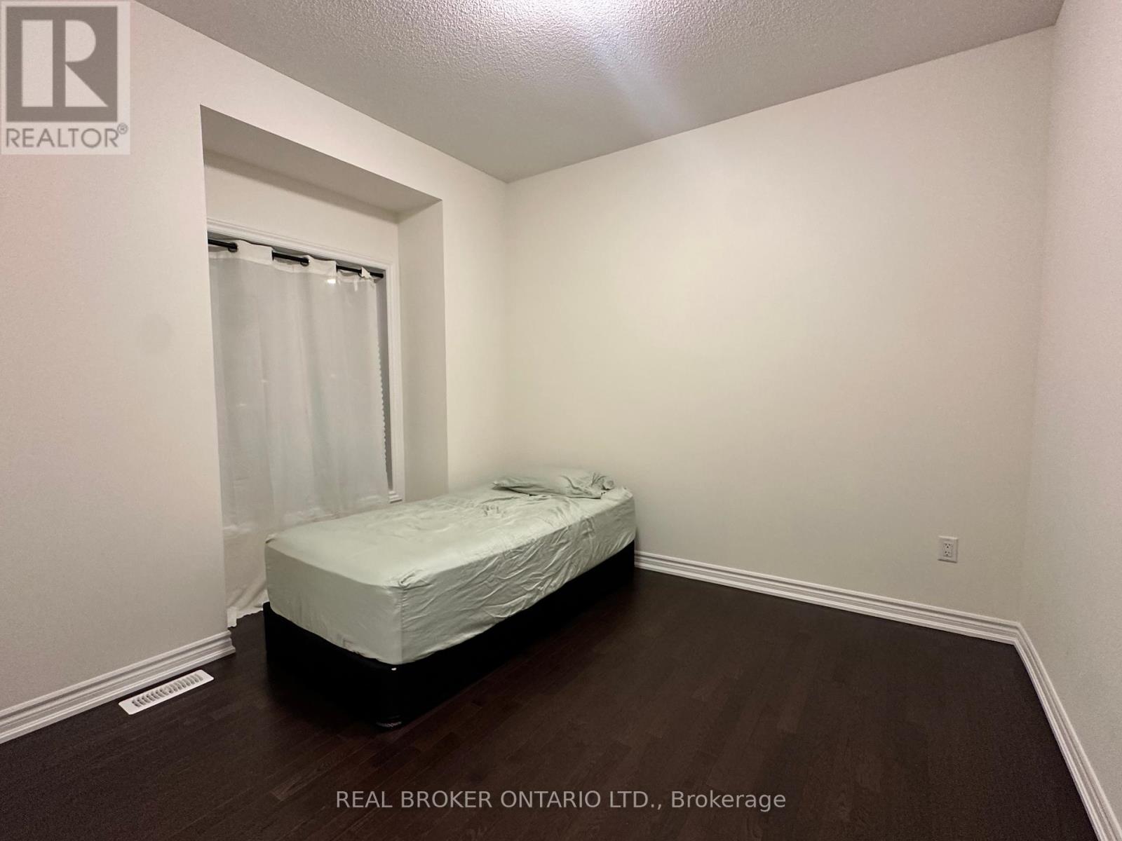 Photo 14 of 185 Hayrake Street, Brampton ON