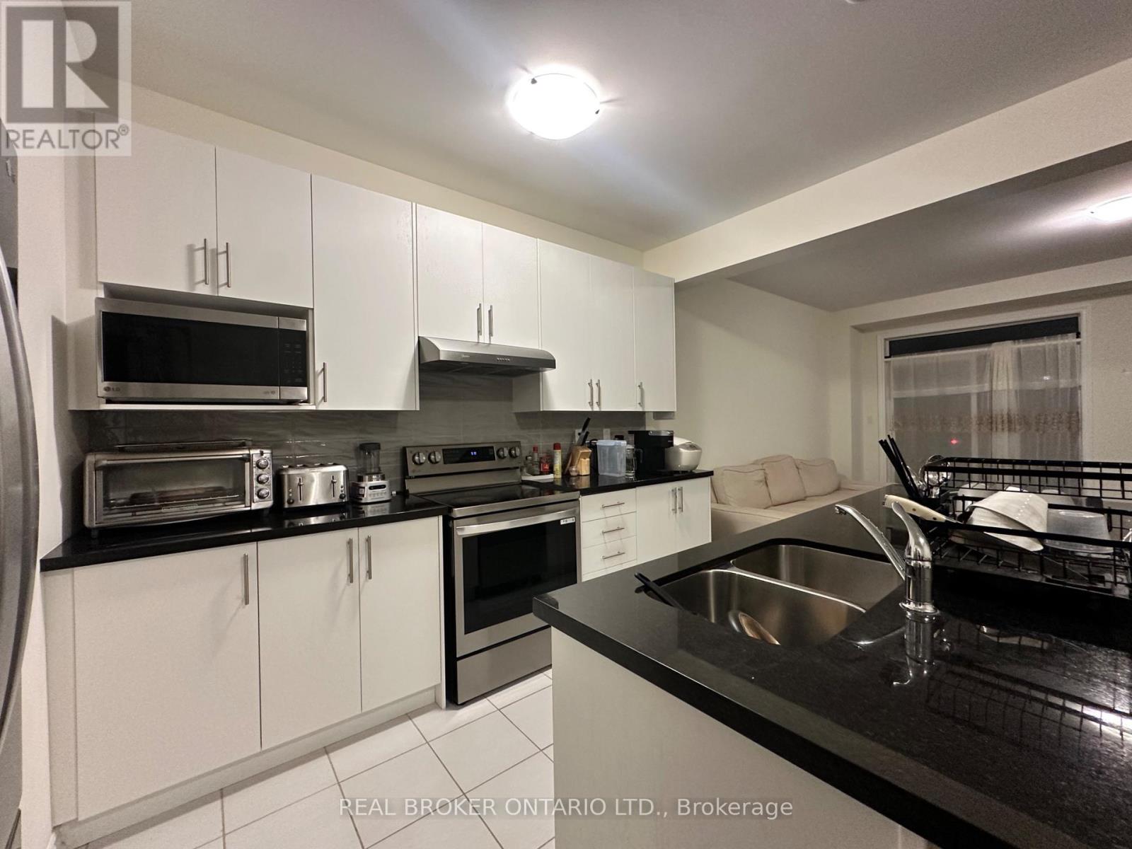 Photo 5 of 185 Hayrake Street, Brampton ON